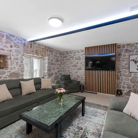Garden Heated Infinity Pool, Jacuzzi, Sauna And Panoramic Sea View Villa *